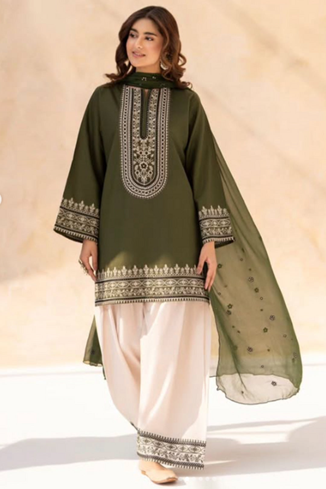 Pista 3 Piece Embroidered Lawn