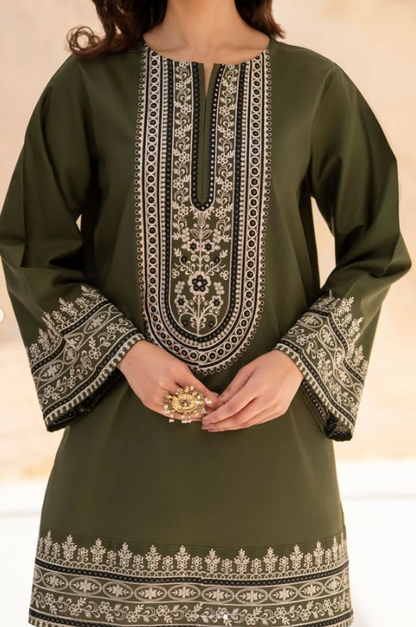 Shai Noor Pista embroidered sleeve embroidery detail on women's 3 piece suit