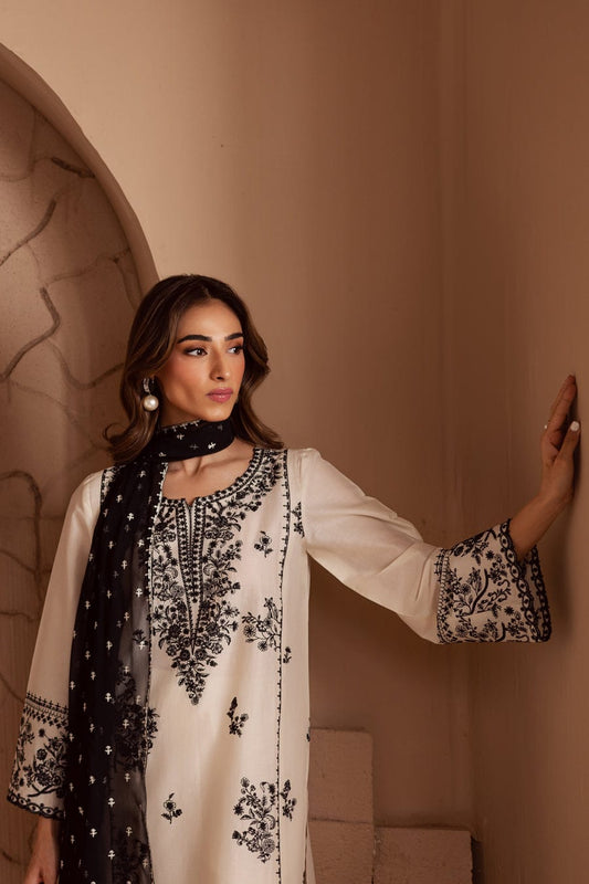 Pearl-3PC Embroidered lawn