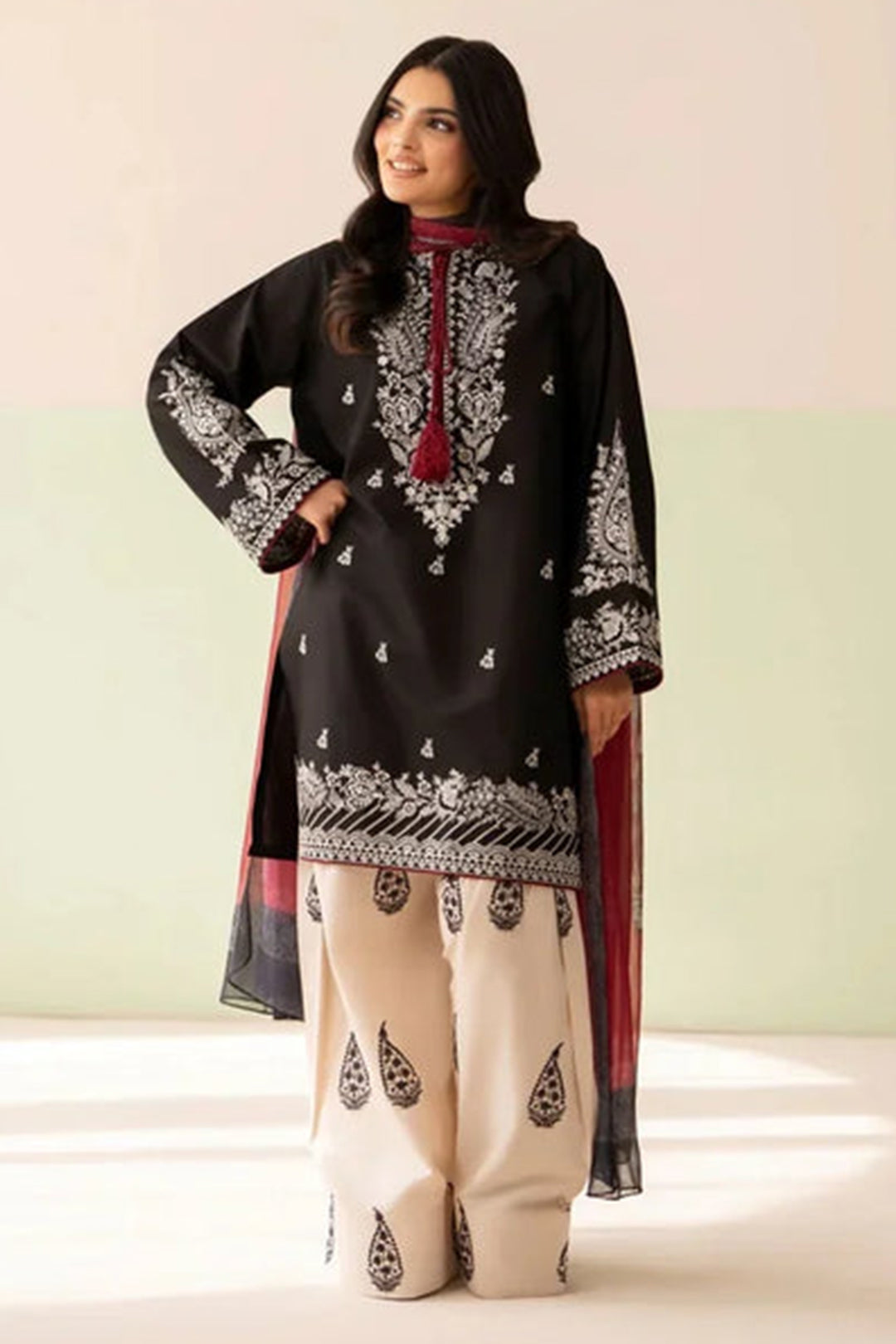 Gul e Siyah 3 Piece Embroidered Lawn